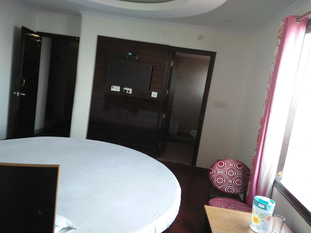 Hotel Basant シムラー エクステリア 写真